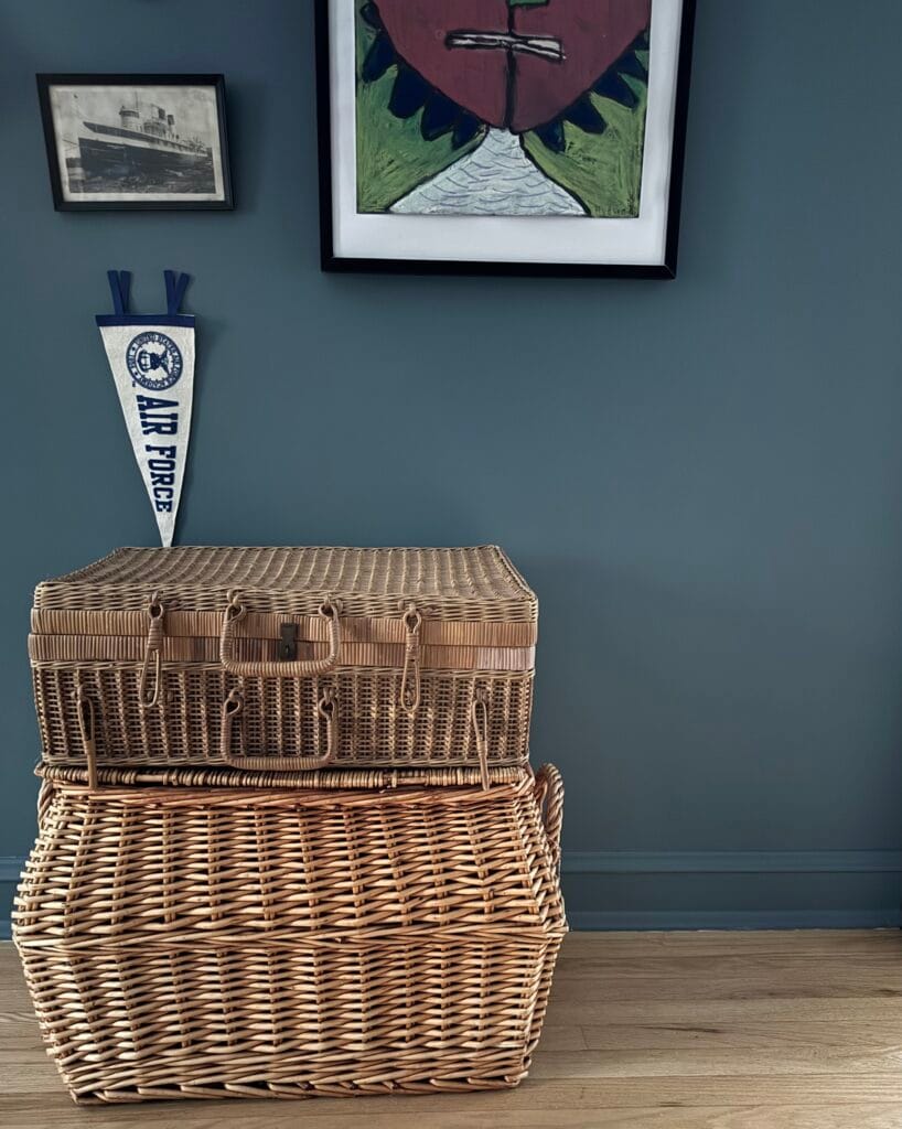 Stylish toy storage in baskets.